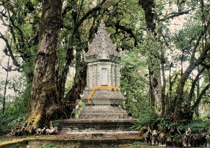 Temples on small trails in Doi Inthanon