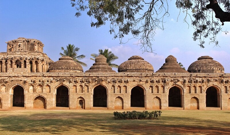 An elaborate travel guide for Hampi definitely calls for visiting Elephant Stables