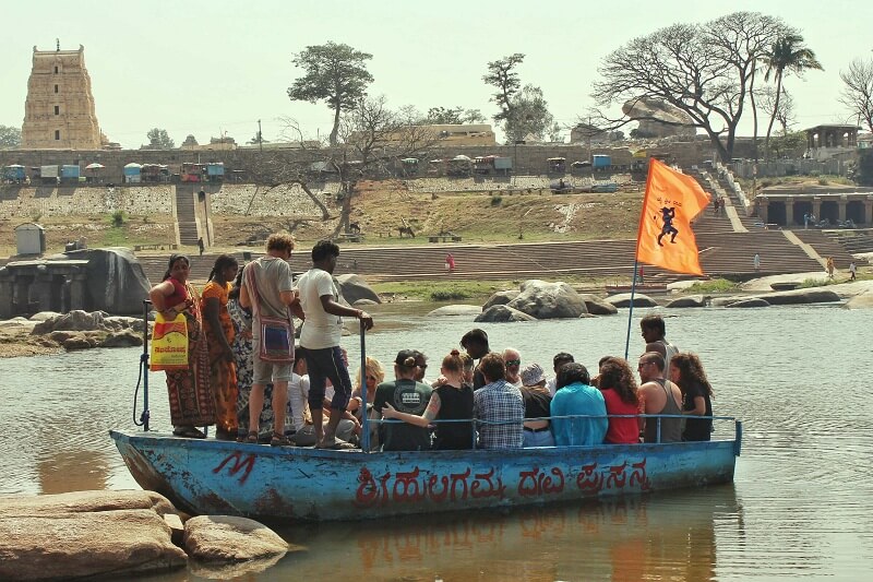 The motor boat that connects the Temple side to Hampi Hippie Island