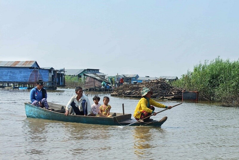 The vehicles on Tonle Sap - Life on lake
