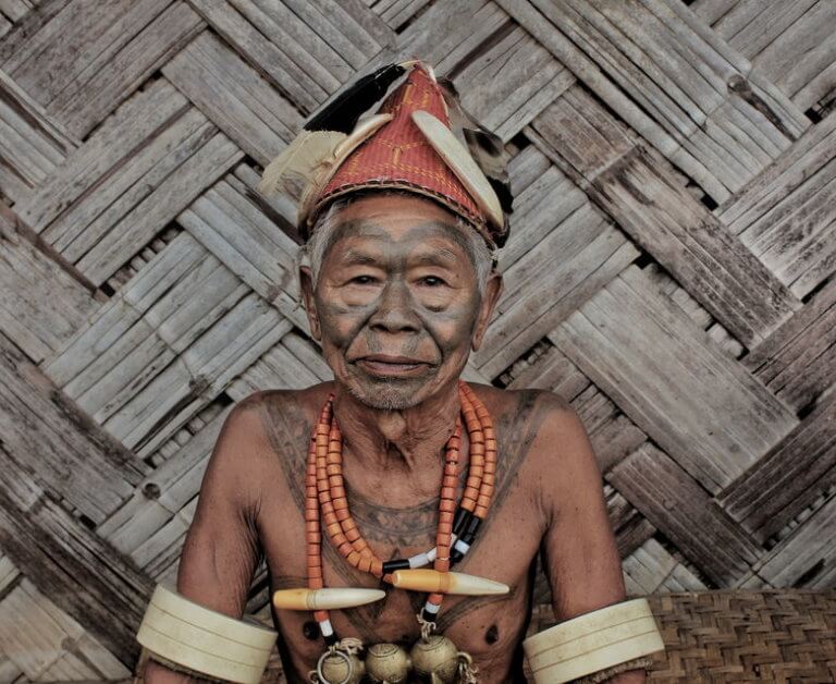 Meet the surviving headhunters of Nagaland in Longwa & Hongphoi ...