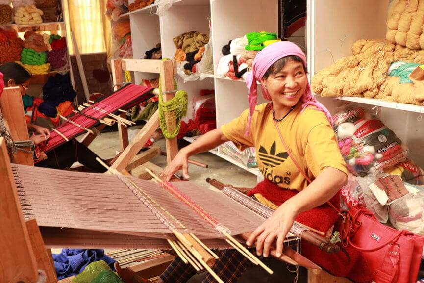 Chizami Weavers at Work - PC by North East Networks